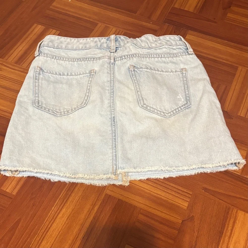 Gap Kids Girls Light Wash Distressed Denim Mini Skirt Raw Hem Size 8 Adjustable